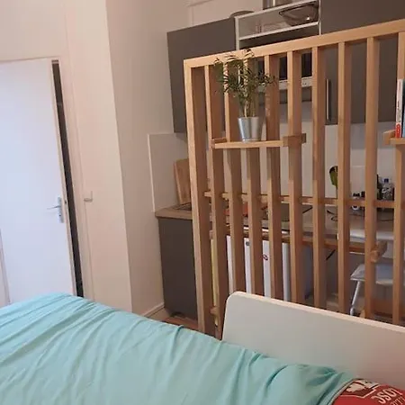 Elegant Pied-a-terre 8eme